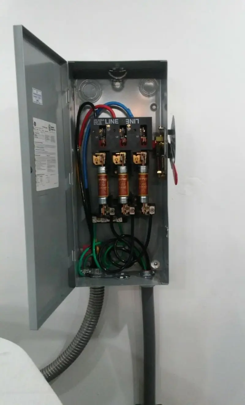 Three-phase disconnect switch installed for Smoke Detector Installation in Opelousas
